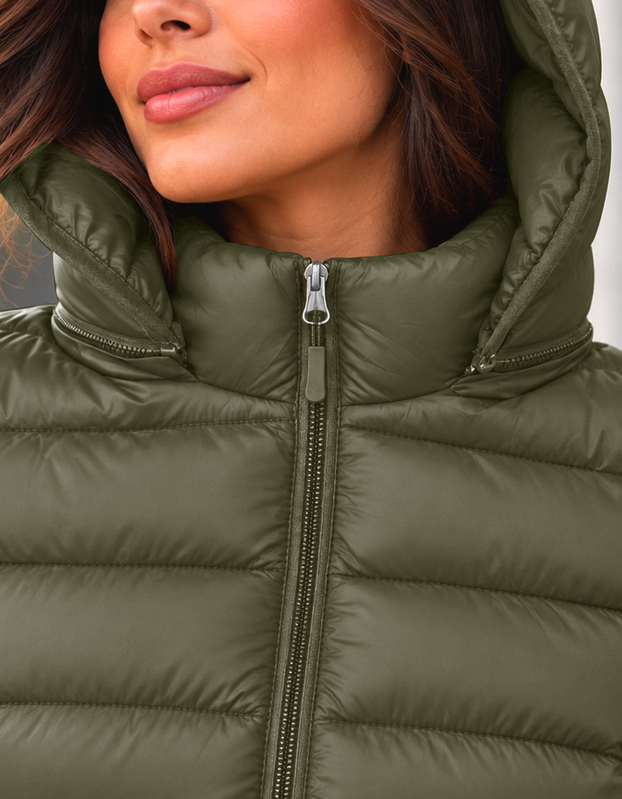 Chamarra Acolchada Mujer con Capucha · Ligera y Entallada color Verde Militar