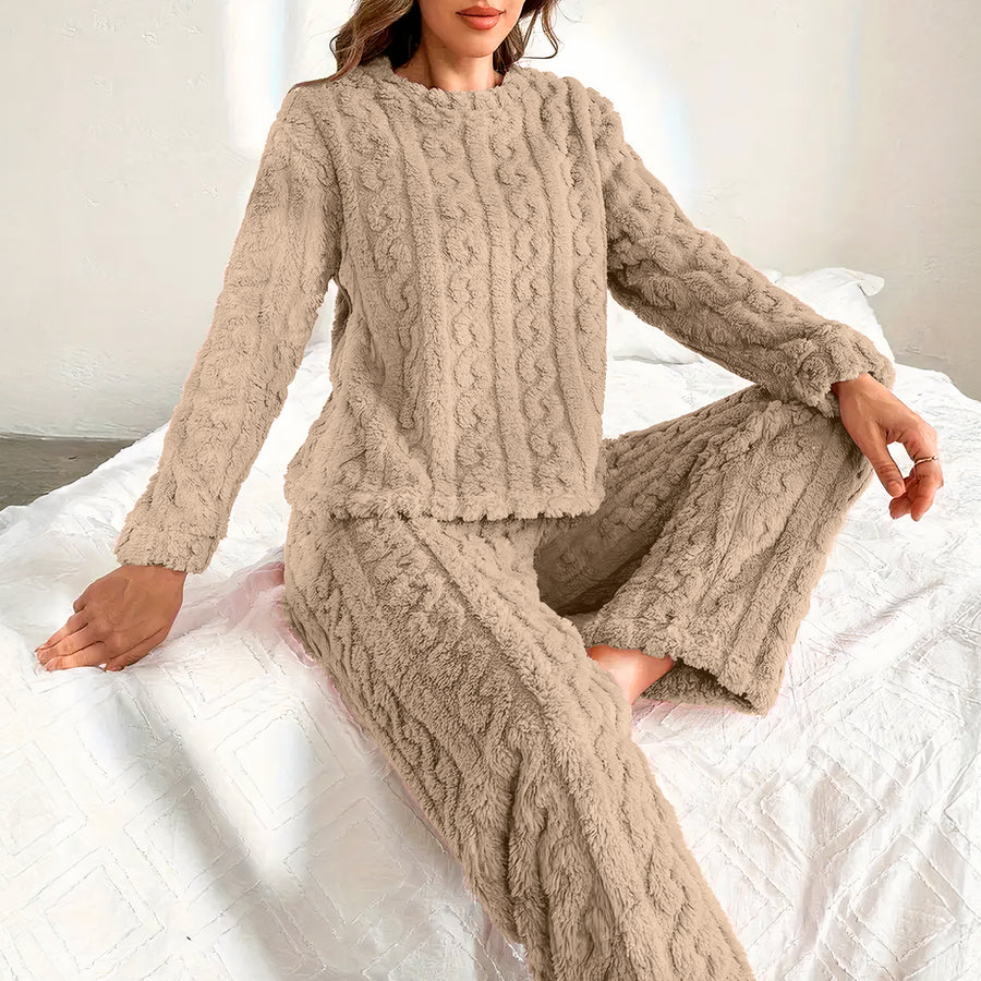 Pijama Afelpada Mujer Textura Trenzada · Suéter y Pantalón Tipo Peluche · Talla G/XG color Beige