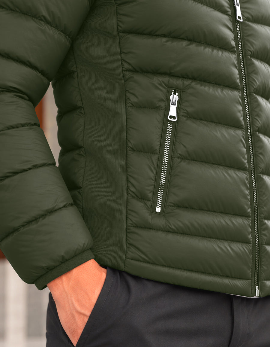 Chamarra Acolchada Hombre Ligera e Impermeable · Cuello Alto color Verde Militar