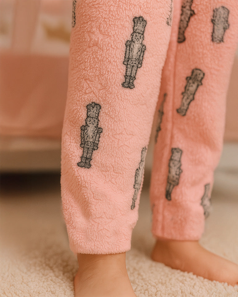 Pijama Afelpada Niña Polar de 2 Piezas · Brilla en la Oscuridad · Tallas 4 a 10 · Diseño Cascanueces