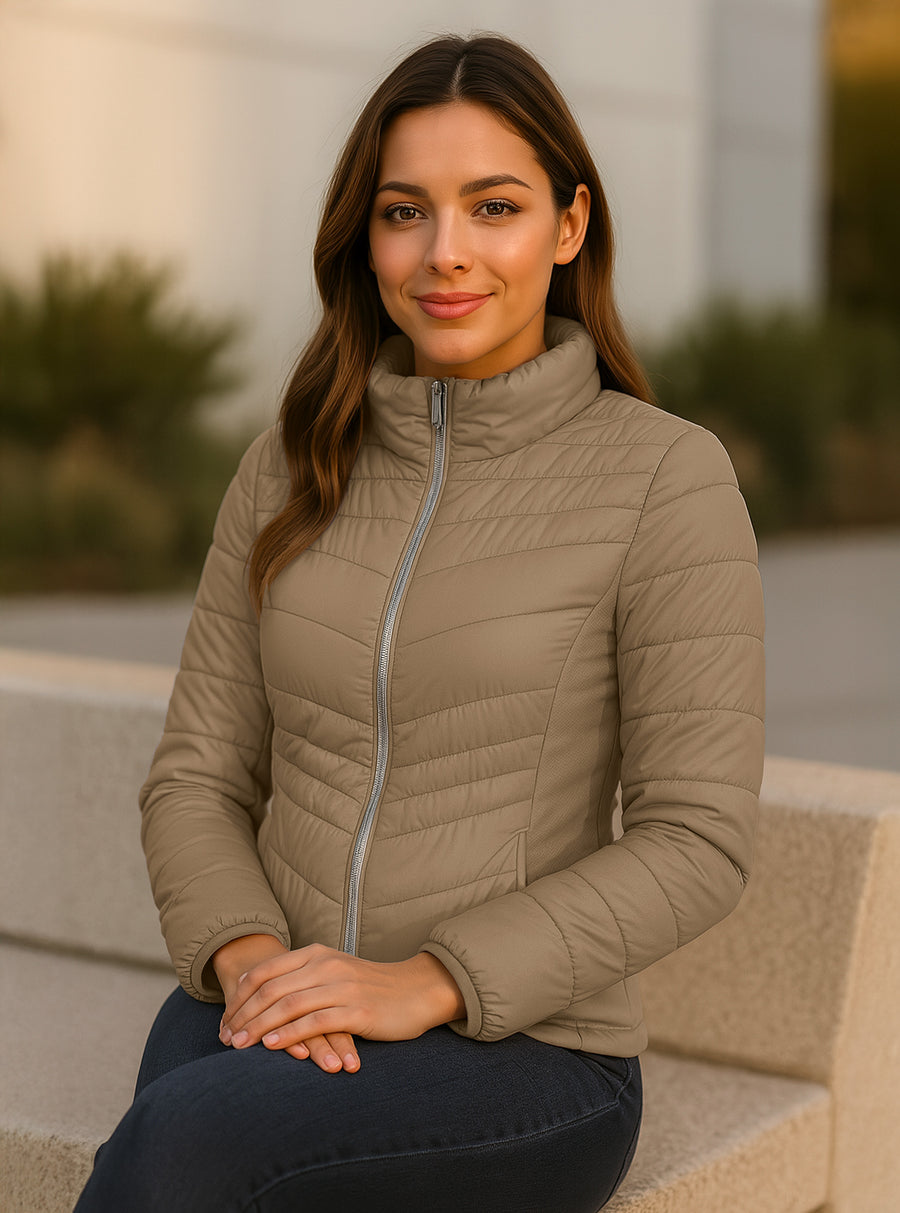 Chamarra Acolchada Mujer Ligera e Impermeable · Cuello Alto color Beige
