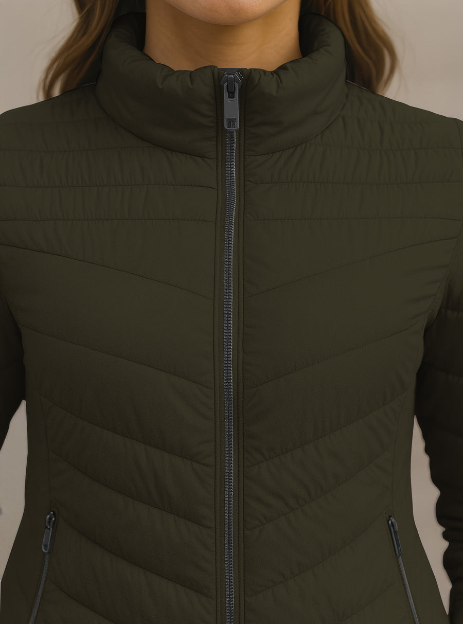 Chamarra Acolchada Mujer Ligera e Impermeable · Cuello Alto color Verde Militar