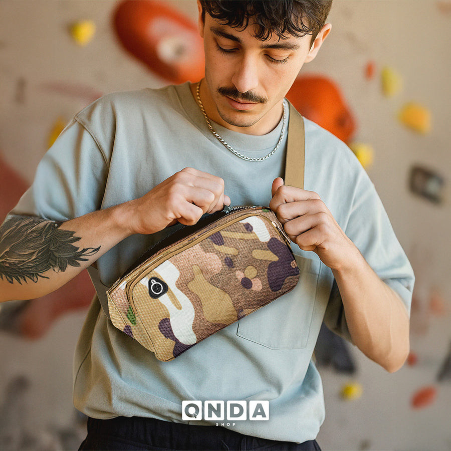 Cangurera Riñonera Deportiva Camuflaje · 3 Bolsillos y Salida para Audífonos color Camuflaje Verde