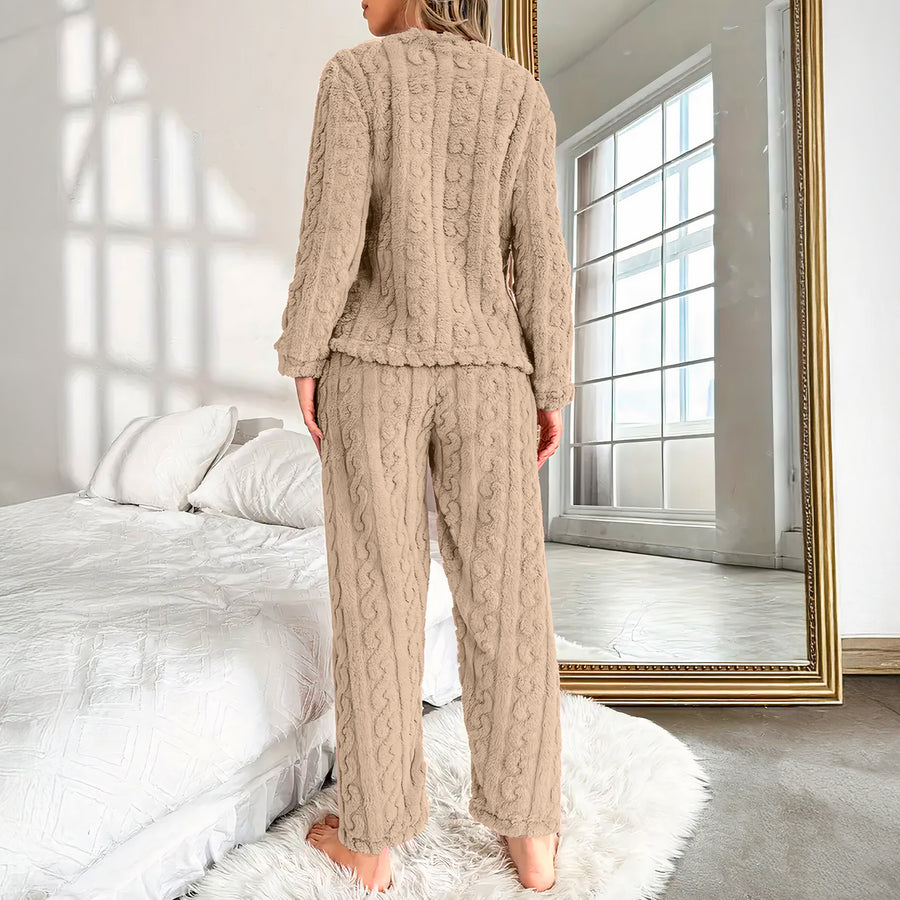 Pijama Afelpada Mujer Textura Trenzada · Suéter y Pantalón Tipo Peluche · Talla G/XG color Beige