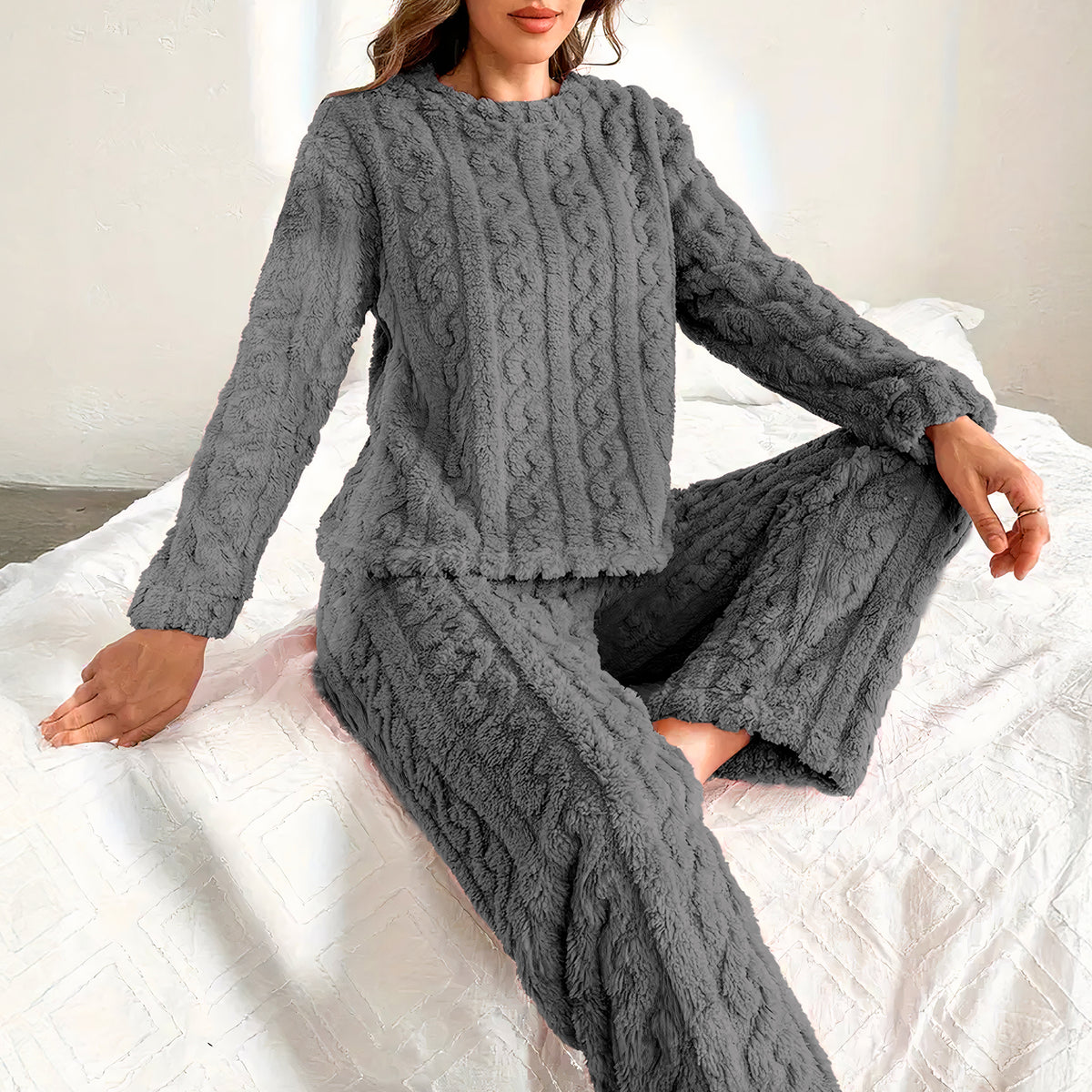 Pijama Afelpada Mujer Textura Trenzada · Suéter y Pantalón Tipo Peluche · Talla G/XG color Gris
