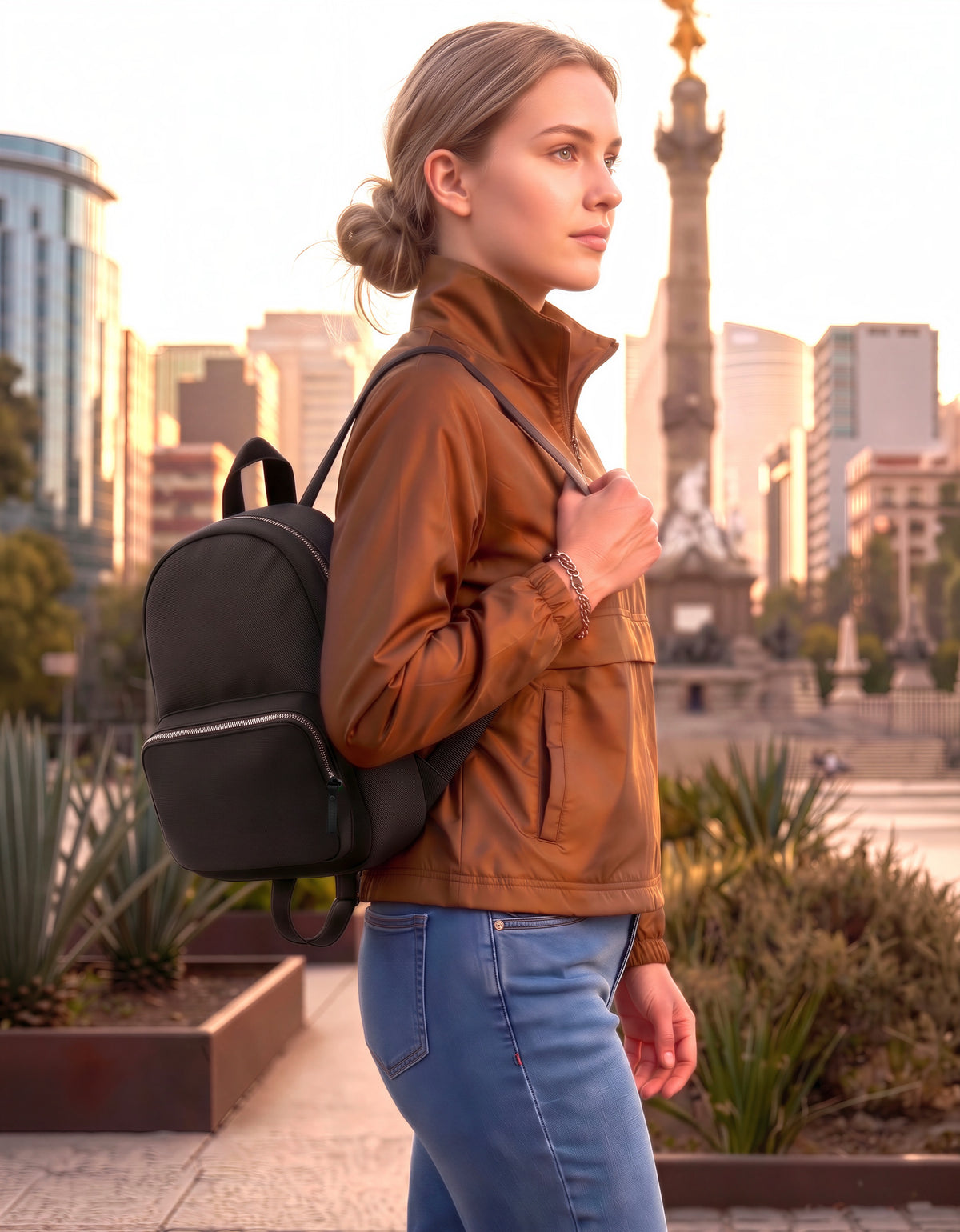 Mini Mochila Casual Mujer y Hombre · Negra · 33 × 23 cm con Correas Ajustables