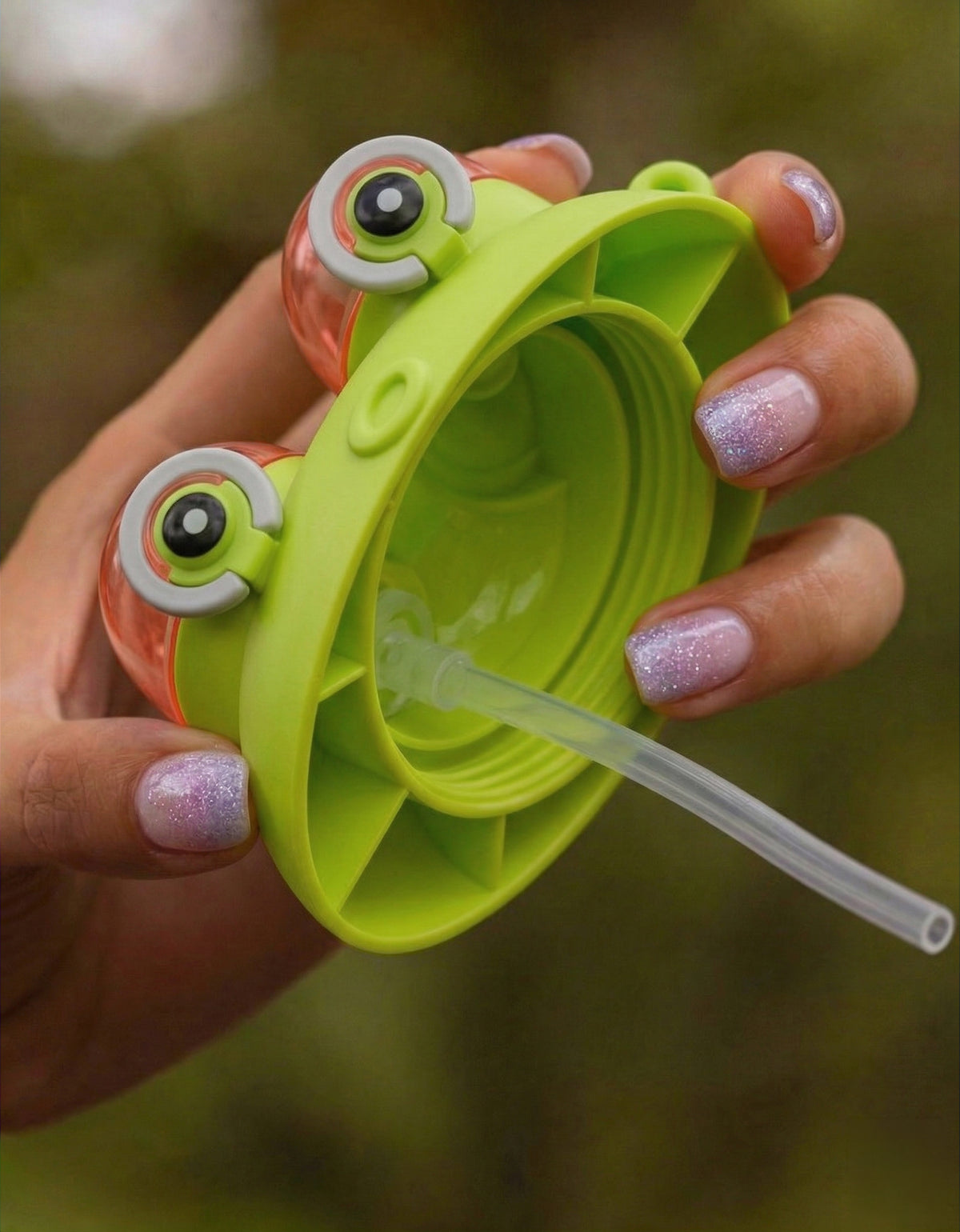 Vaso Infantil 450 ml con Popote y Correa Ajustable · Diseño de Rana color Rosa