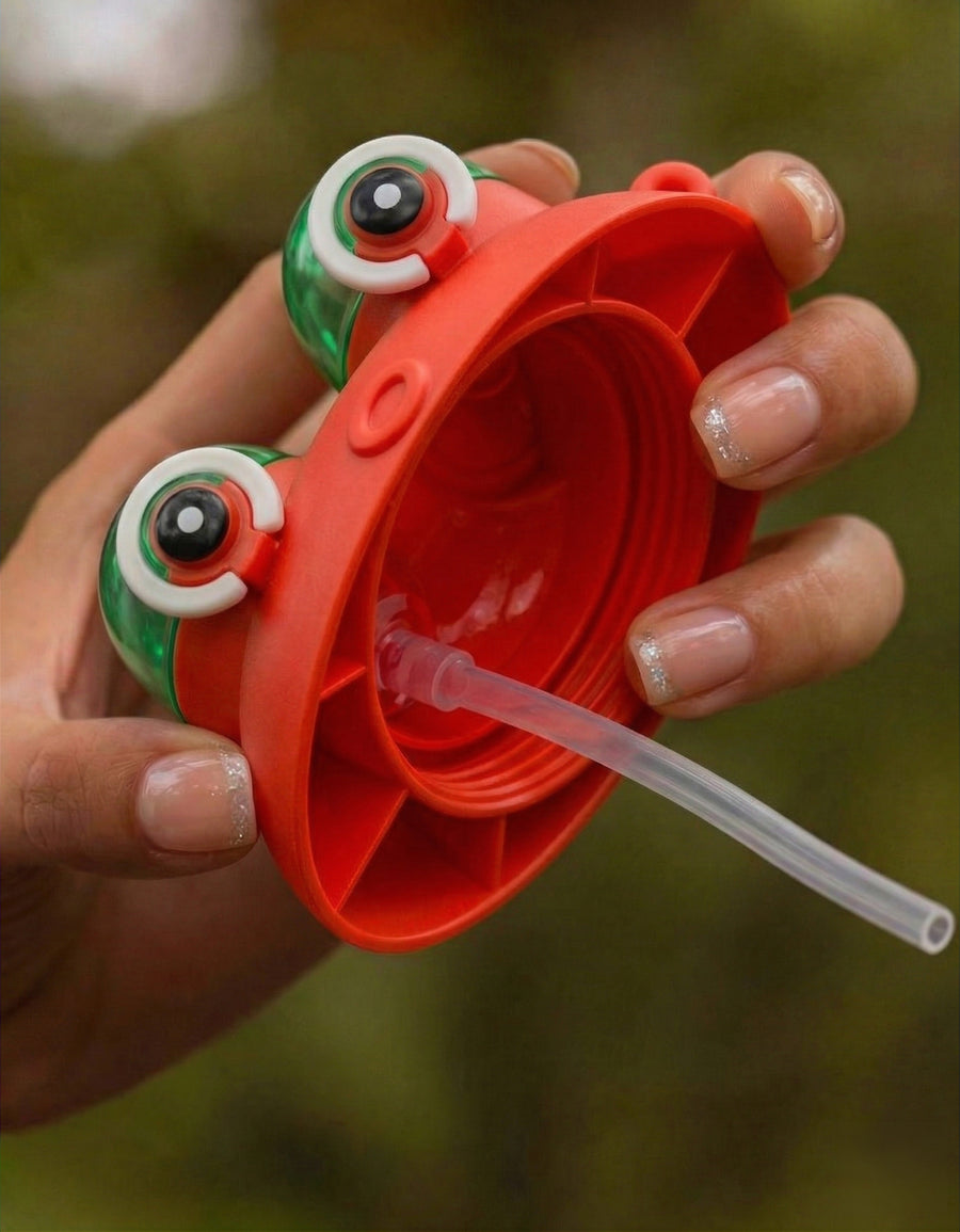 Vaso Infantil 450 ml con Popote y Correa Ajustable · Diseño de Rana color Verde