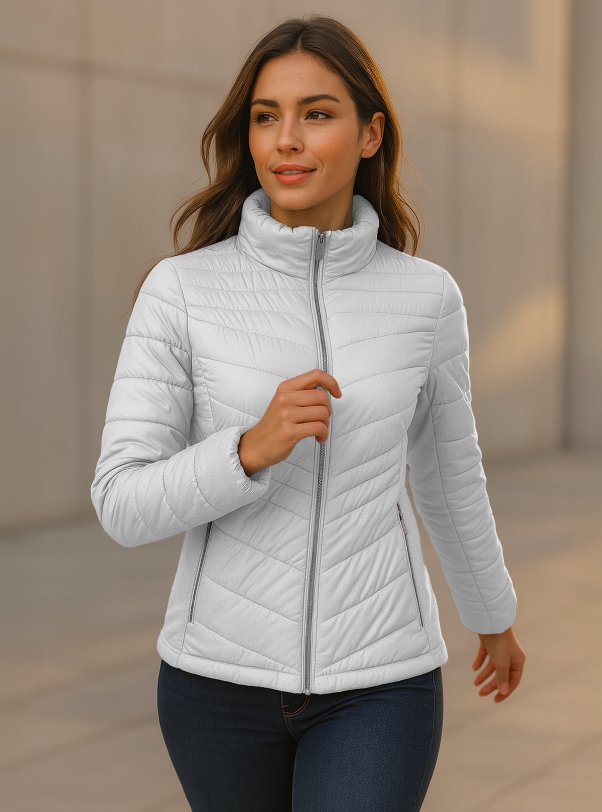 Chamarra Acolchada Mujer Ligera e Impermeable · Cuello Alto color Blanco