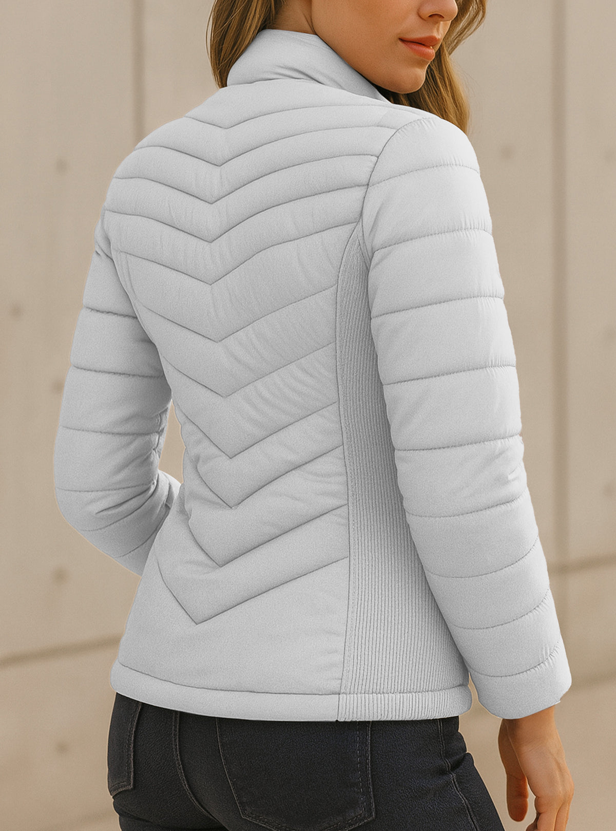 Chamarra Acolchada Mujer Ligera e Impermeable · Cuello Alto color Blanco