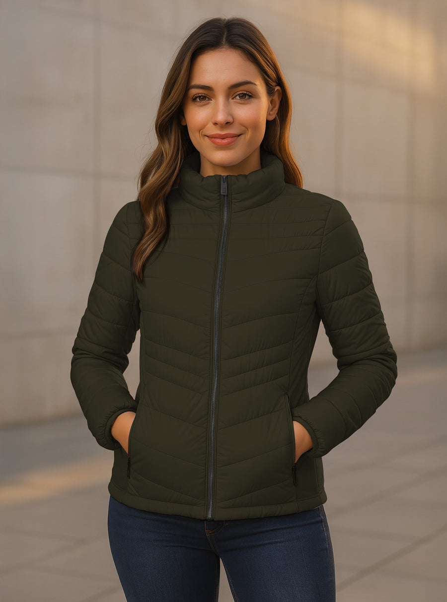 Chamarra Acolchada Mujer Ligera e Impermeable · Cuello Alto color Verde Militar