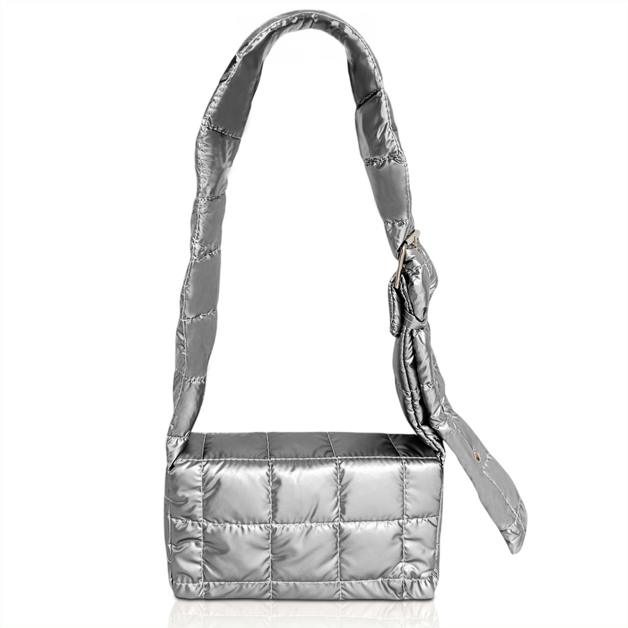 Bolsa Acolchada Mujer Tipo Puffer · Correa Ajustable y Cierre con Imán · 24.5 × 15 cm color Plata