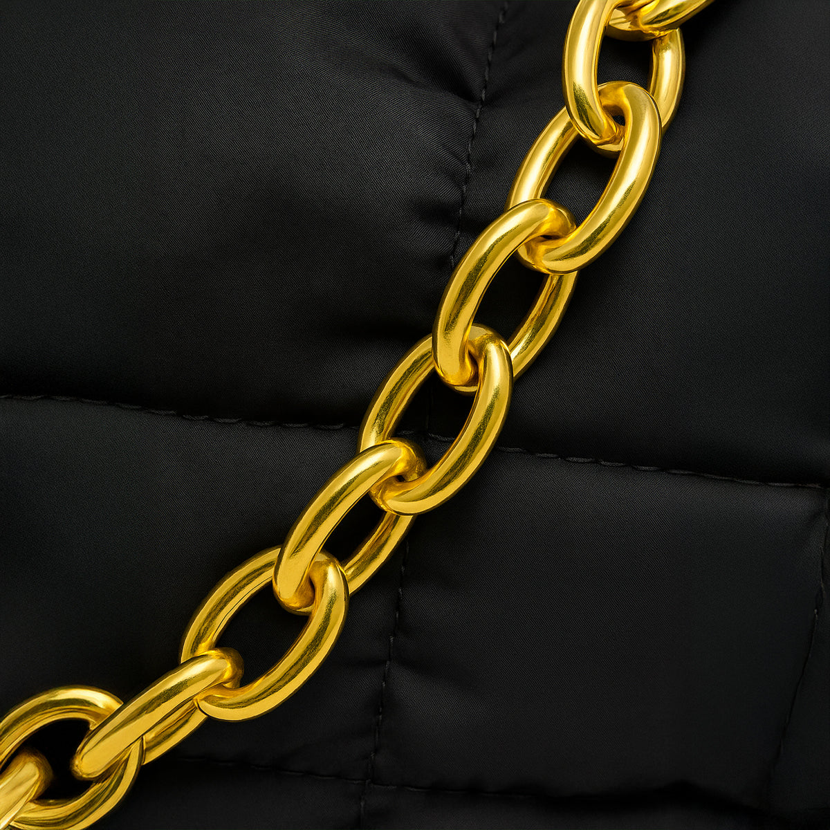 Bolsa Acolchada Mujer con Cadena Dorada · Bandolera 25 × 16 cm color Negro