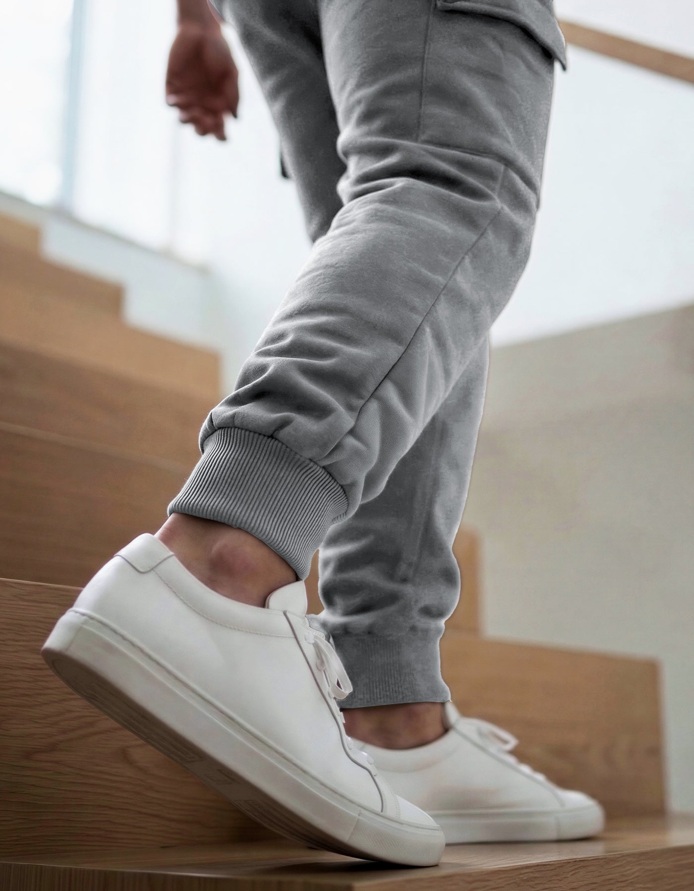 Pants Jogger Cargo Hombre Fleece con Bolsillos Laterales color Gris Jaspe
