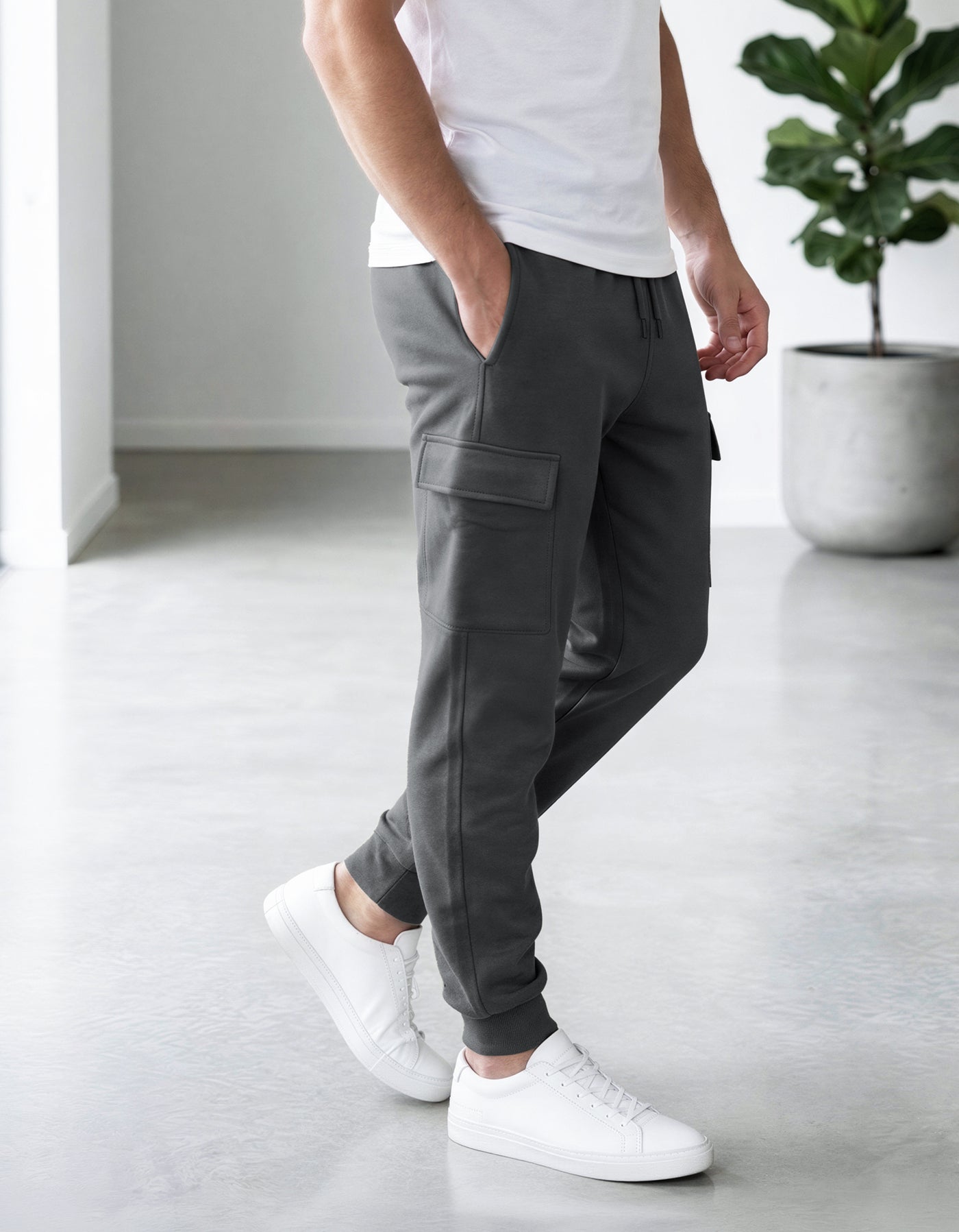 Pants Jogger Cargo Hombre Fleece con Bolsillos Laterales color Gris Oxford