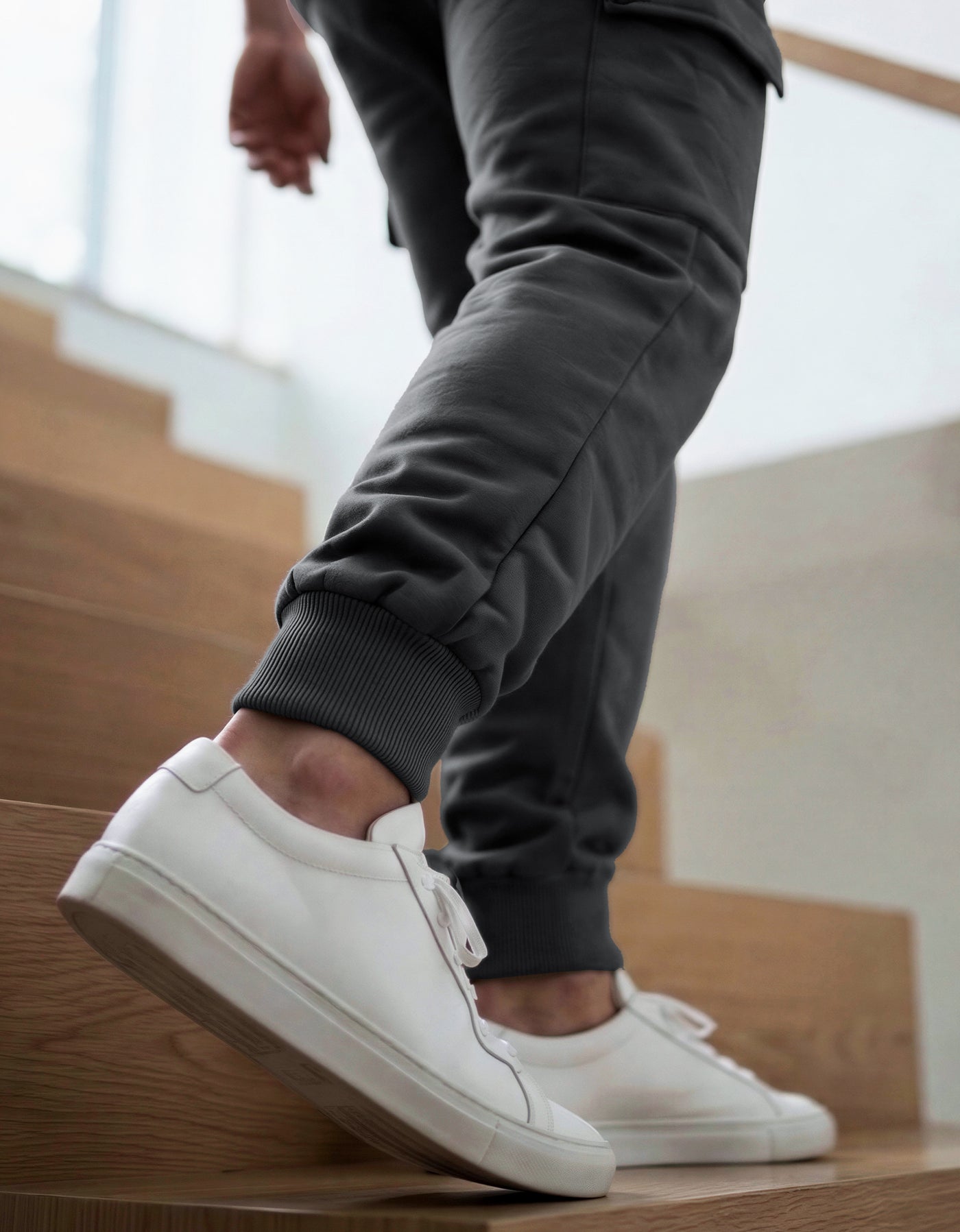 Pants Jogger Cargo Hombre Fleece con Bolsillos Laterales color Gris Oxford