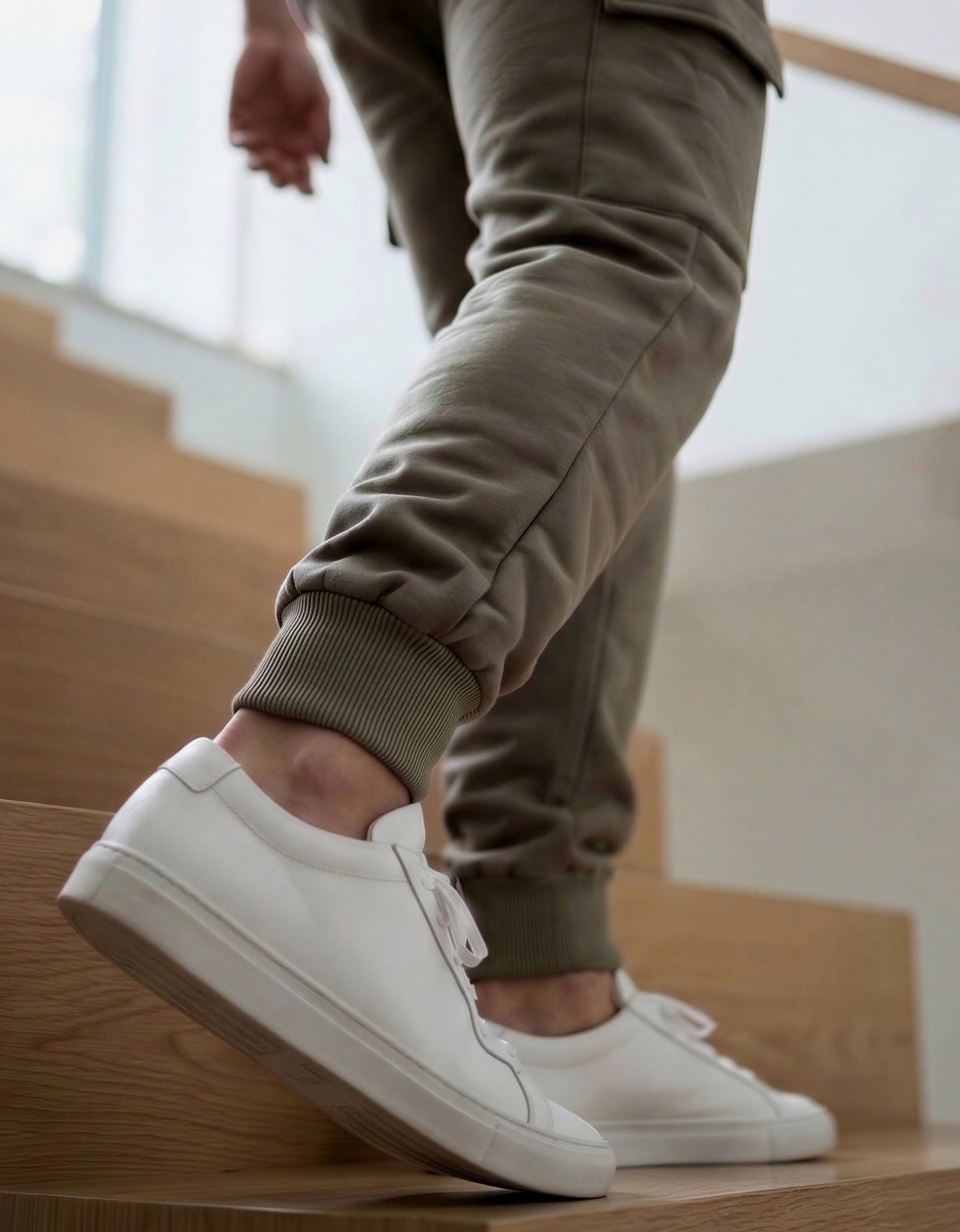 Pants Jogger Cargo Hombre Fleece con Bolsillos Laterales color Taupe