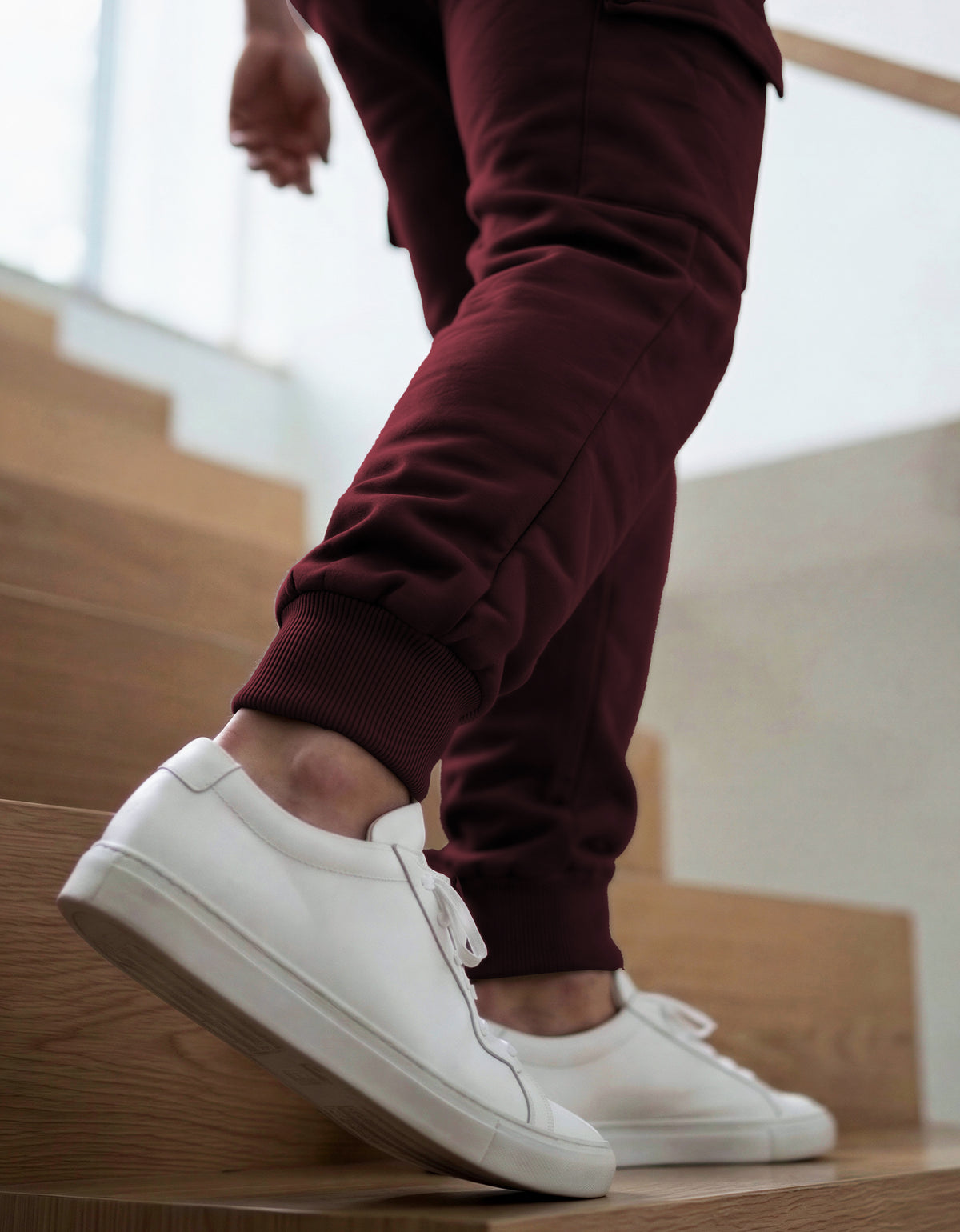 Pants Jogger Cargo Hombre Fleece con Bolsillos Laterales color Vino